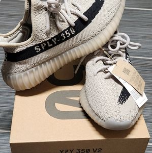 Yeezy Boost 350 V2 size 5.5 us